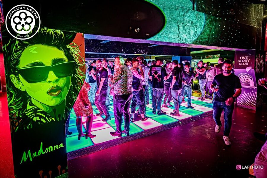 Prague: Entry ticket to Ice Pub Prague with Nightclub Option - What to Do During Your 20 Minutes: Photos, Ice Thrones, and the Best Way to Enjoy It