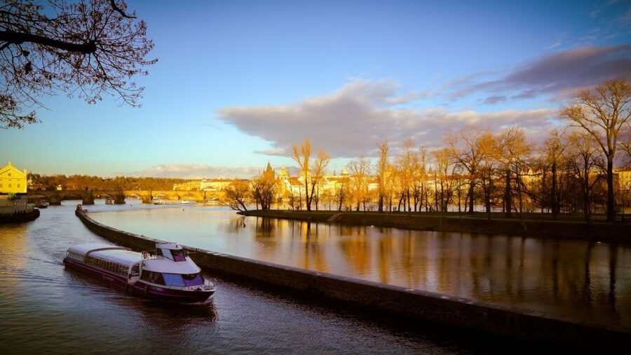 Prague: Evening Vltava River Eco Cruise with Prosecco - The Old Town Feeling, Plus a Cruise That Stays Relaxed