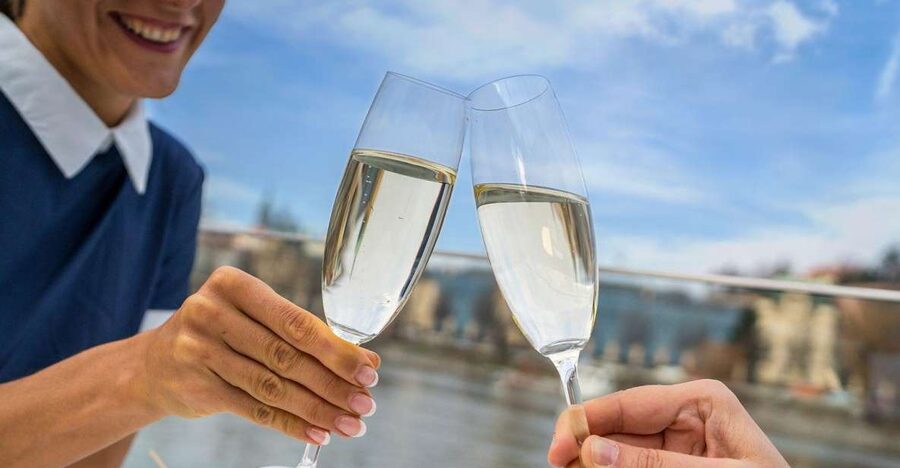 Prague: Evening Vltava River Eco Cruise with Prosecco - Service Style: Why People Keep Mentioning the Staff