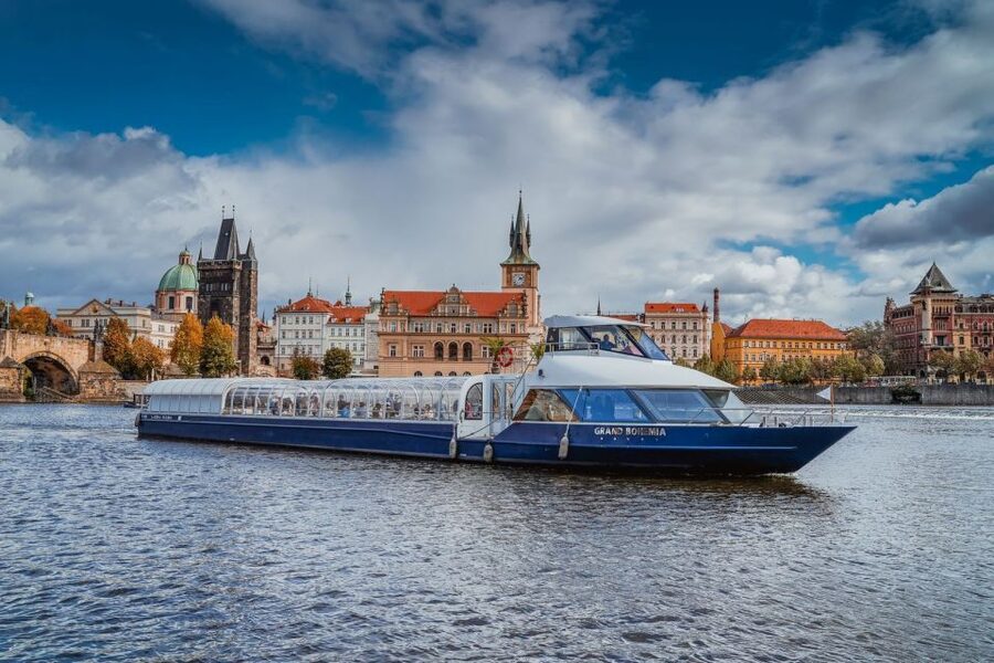 Prague: Evening Vltava River Eco Cruise with Prosecco - Getting on at Pier 4 and Avoiding the Usual Hassles