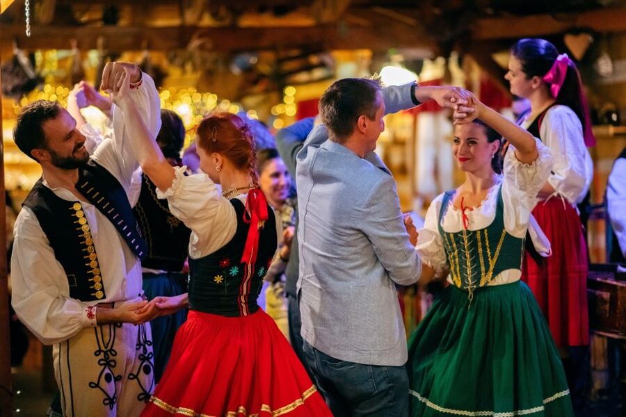 Prague: Folkloric Dinner Show with Unlimited Drinks - Key things that make this Prague show worth your evening