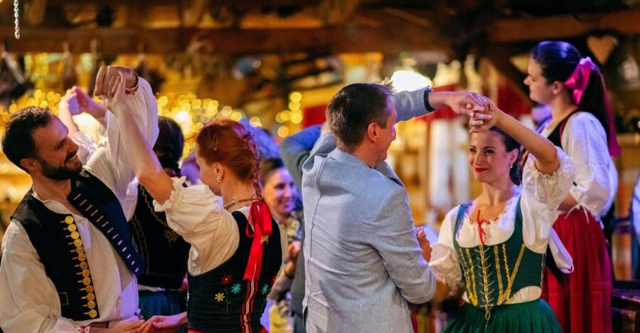 Prague: Folkloric Dinner Show with Unlimited Drinks - Before the Dancing Starts: Mead Toast and Your 4-Course Czech Dinner