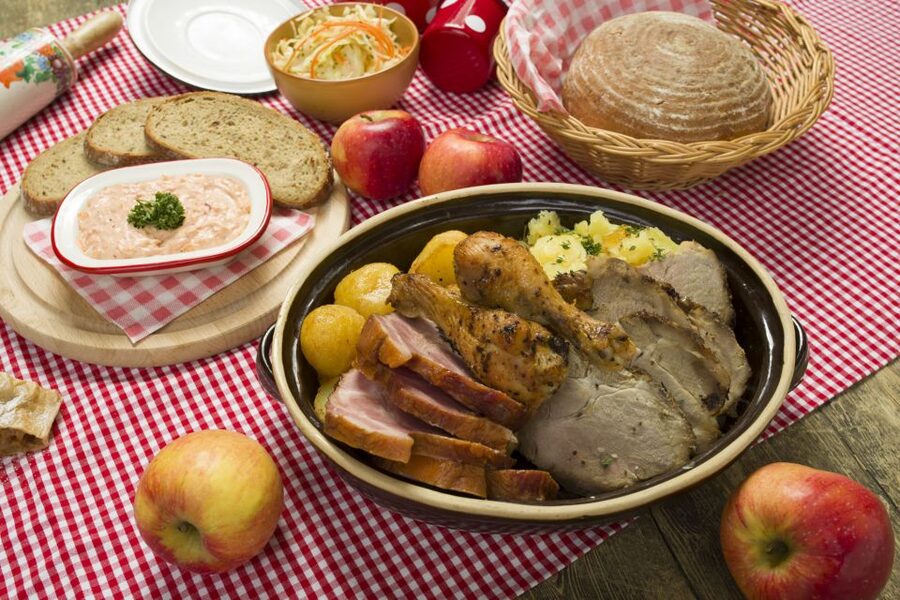 Prague: Folkloric Dinner Show with Unlimited Drinks - Who This Fits Best, and Who Might Want a Different Night