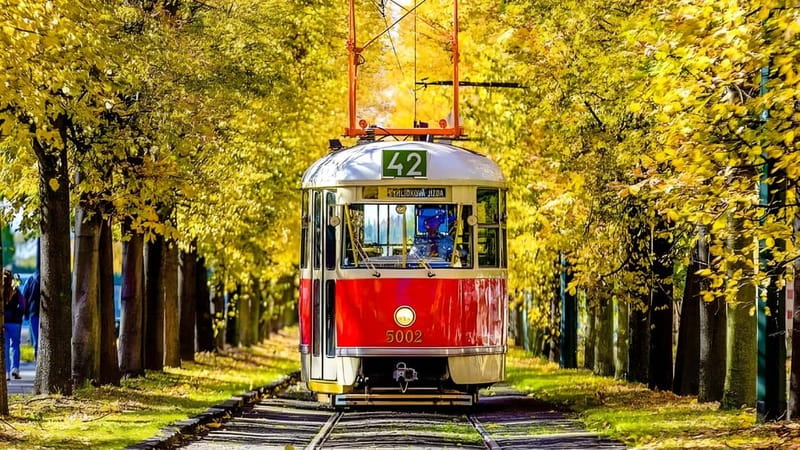Prague: Full-Day Guided Tour of Prague in a Small-Group - Who should book this tour, and who might want a slower plan