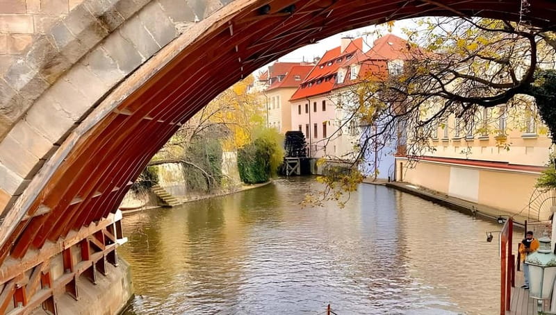 Prague: Full-Day Guided Tour of Prague in a Small-Group - Charles Bridge and Kampa Island: 30 Baroque sculptures to the John Lennon Wall