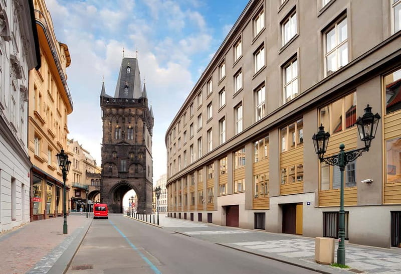 Prague: Full-Day Guided Tour of Prague in a Small-Group - Lunch break in Prague: 80 minutes to recharge before the tram