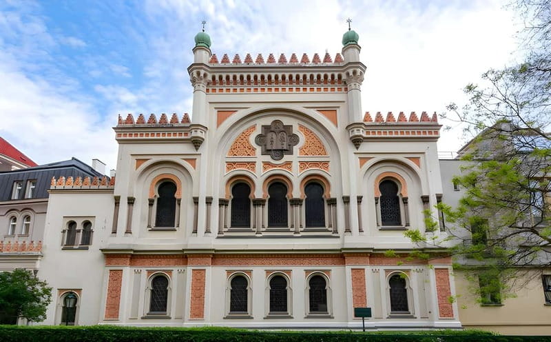 Prague: Full-Day Guided Tour of Prague in a Small-Group - Is $55 a fair deal for this Prague highlights loop?