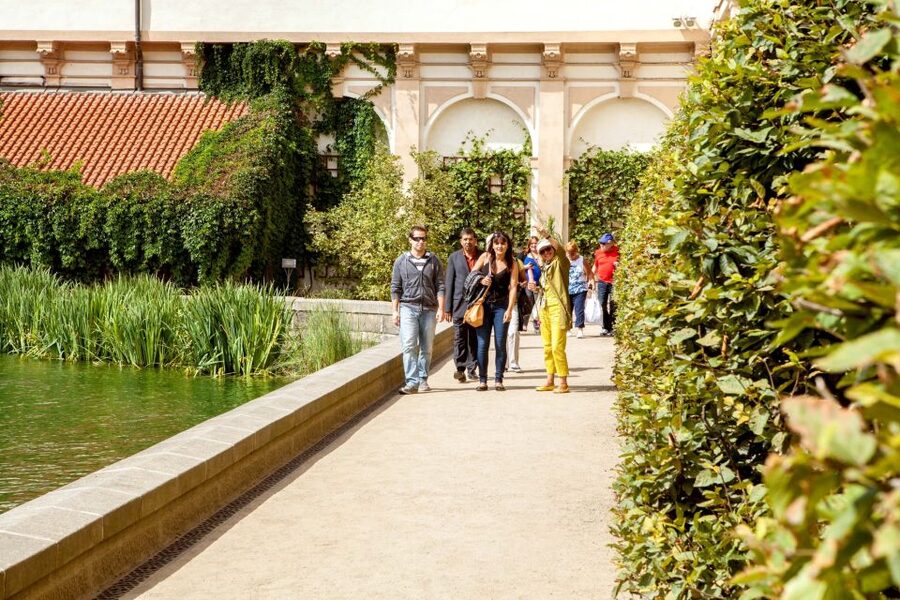 Prague: Full-Day Sightseeing Tour with Cruise and Lunch - Prague in one day: why this combo tour works
