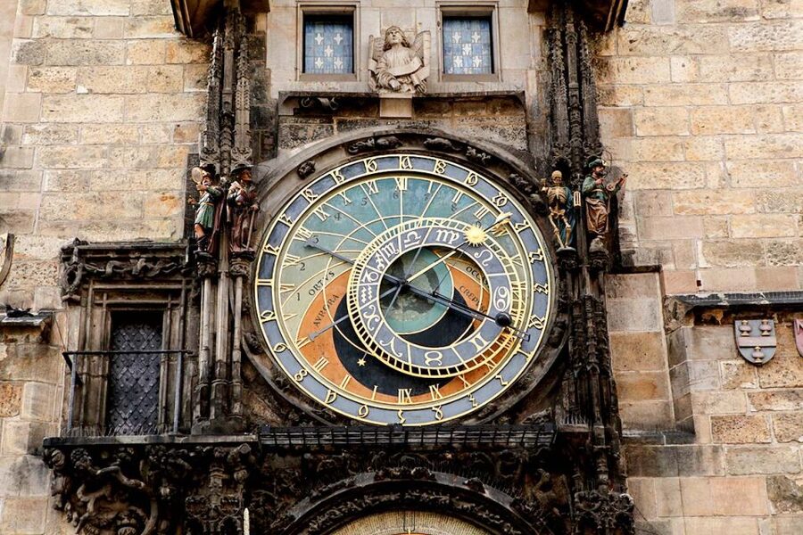 Prague: Full-Day Sightseeing Tour with Cruise and Lunch - Lunch in a traditional pub: what’s included, and how to handle the beer question