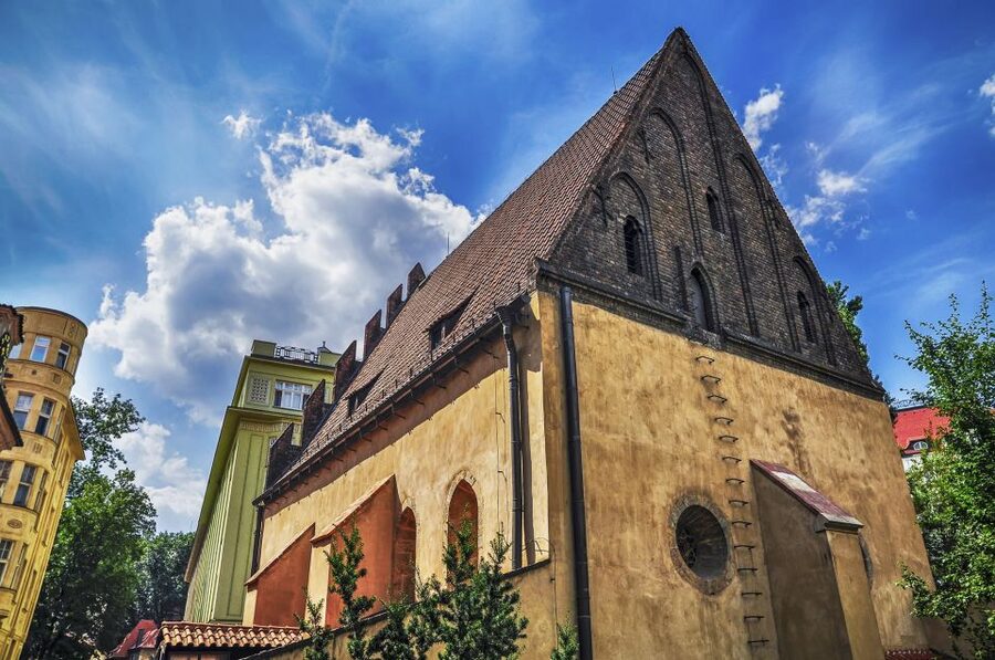 Prague: Full-Day Tour with Lunch and River Boat Cruise - The Former Jewish Ghetto: Narrow Alleys, Major Landmarks, Real Context