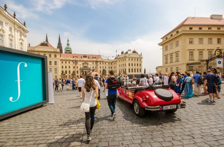 Prague: Guided Bus & Walking Tour with River Cruise & Lunch - Prague Castle: The Two-Hour Guided Block You Will Actually Remember