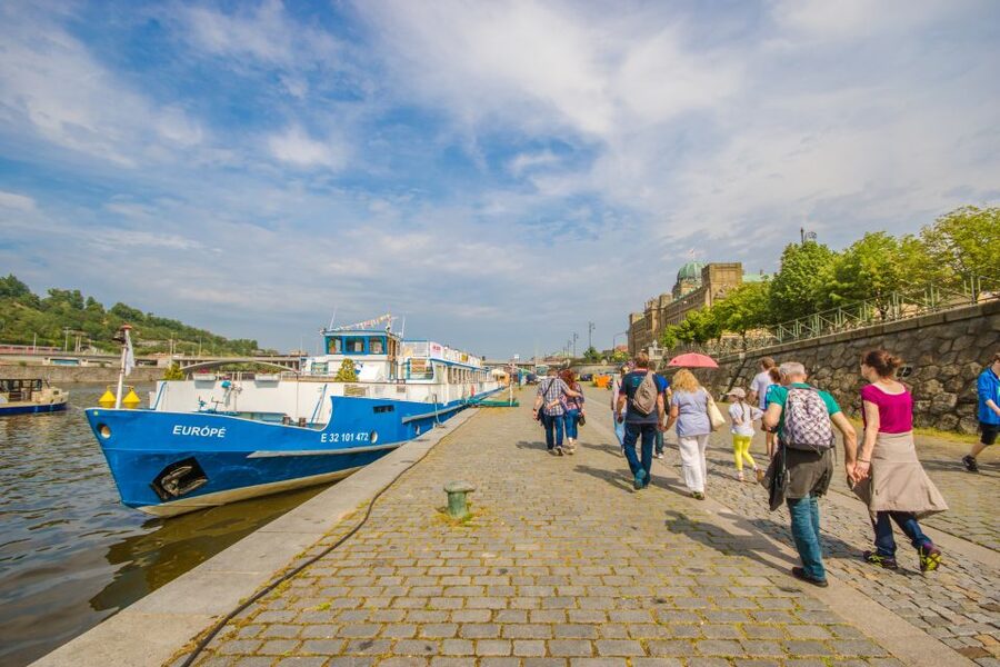 Prague: Guided Bus & Walking Tour with River Cruise & Lunch - Old Town Square Time: The Astronomical Clock Moment (When Timing Works)