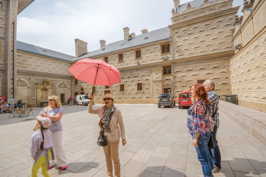 Prague: Guided Bus & Walking Tour with River Cruise & Lunch - Price and Value: What $135 Covers, and What Might Cost Extra