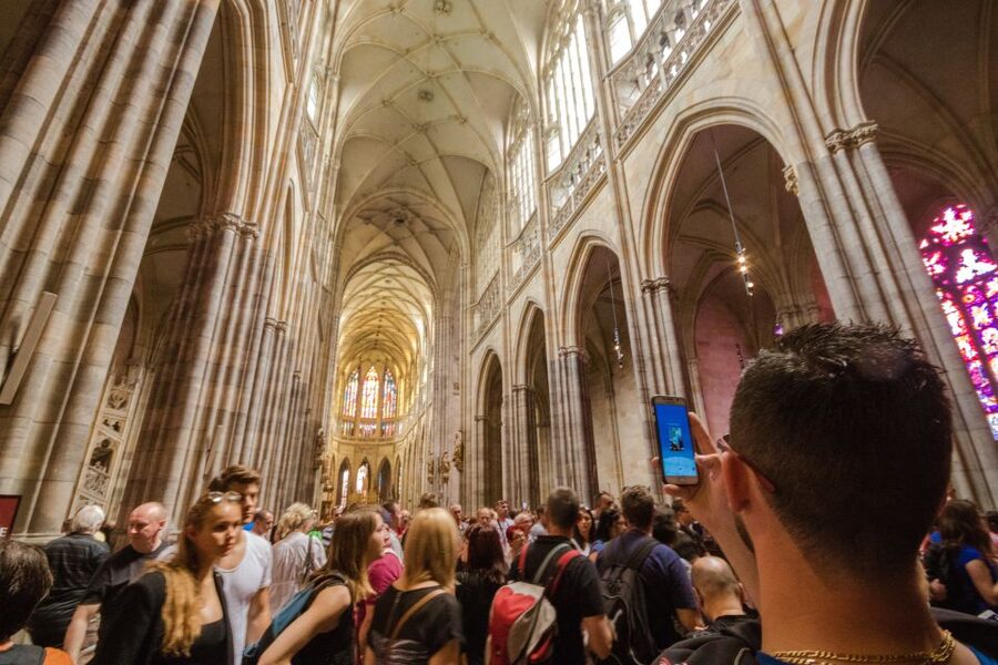Prague: Guided Bus & Walking Tour with River Cruise & Lunch - Group Size, Language Options, and the Guide Factor