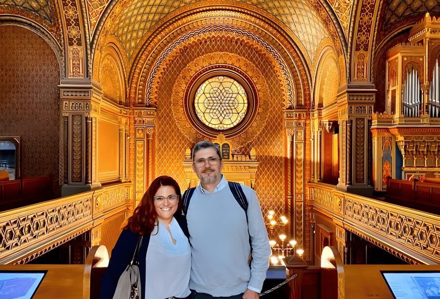 Prague: Guided Tour inside the Jewish Cemetery & Synagogues - Starting at Old Town Square: Cartier meeting point, simple and clear