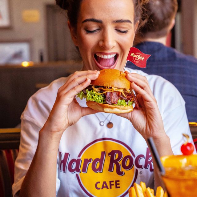 Prague: Hard Rock Cafe with Set Menu for Lunch or Dinner - The room you eat in: chandelier, memorabilia, and the themed look