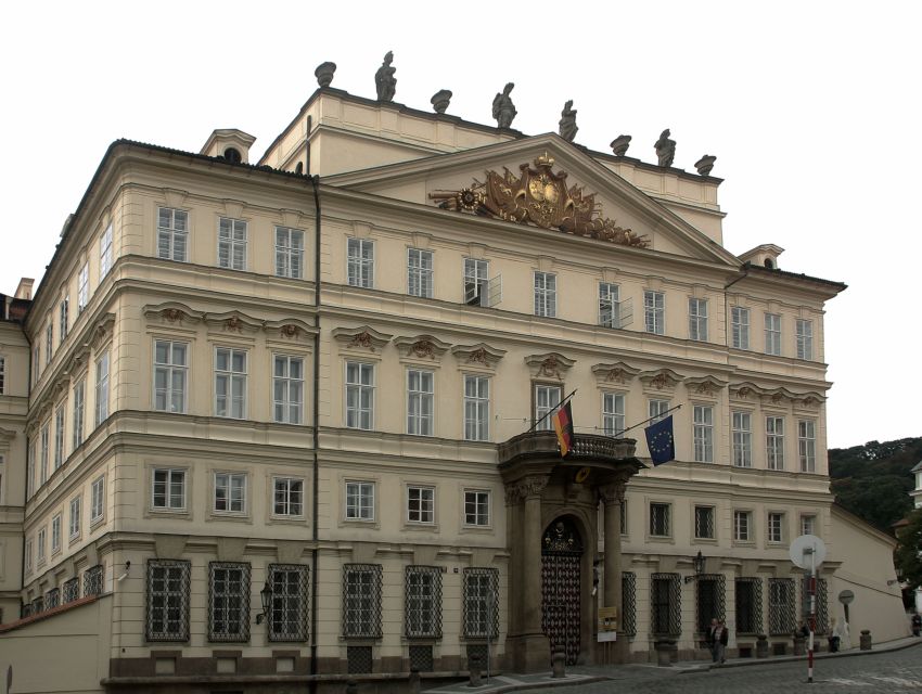 Prague: Highlights Walking Tour to the German embassy 1989 - Where the tour starts and how you finish near Malostranské náměstí