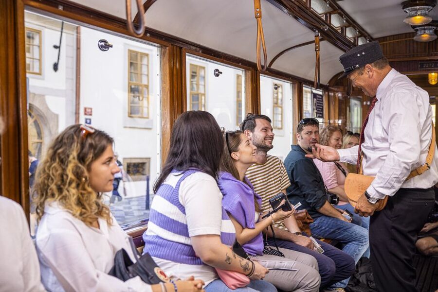 Prague: Hop-on Hop-Off Historical Tram Ticket for Line 42 - Your 24-hour hop-on hop-off plan, and why timing is everything