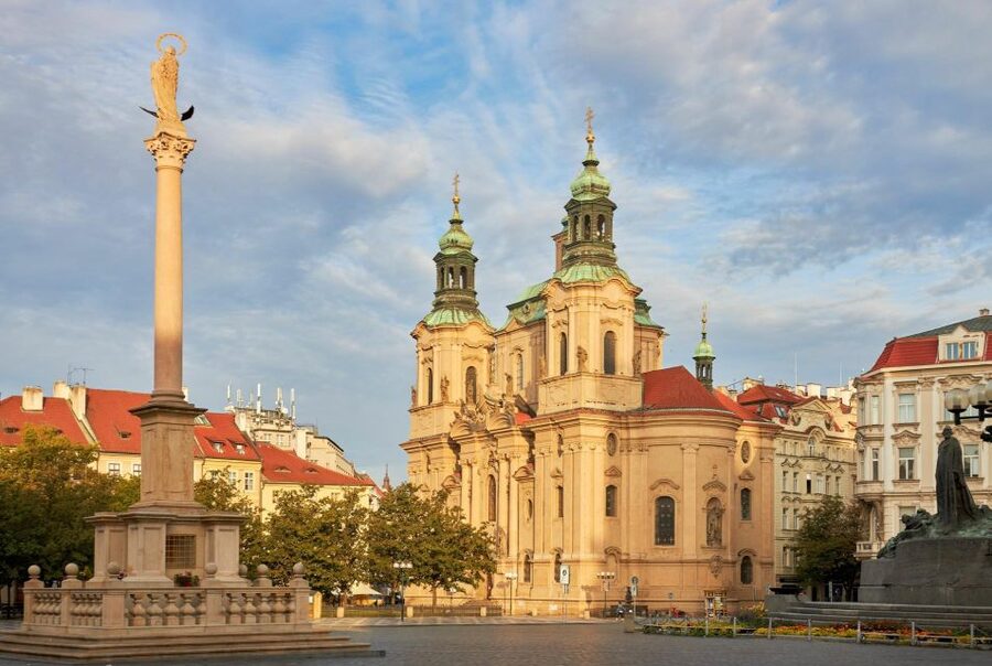 Prague Hradcany Castle, St Vitus Cathedral Tour with Tickets - Meeting point and getting there without wasting time