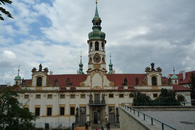 Prague in One Day by a Car - Excellent opportunity to see all the sights - Prague Castle and Lesser Town, seeing the big picture first