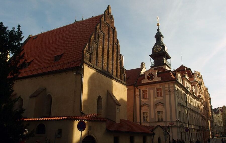 Prague: Jewish Quarter Premium Tour - Meeting point at Golem Café, then straight into the Jewish Museum area