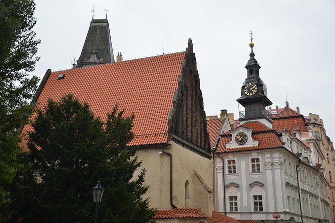 Prague Jewish Quarter Private tour - 3hours - Stop 2: Old Jewish Cemetery, Where Names Do the Talking
