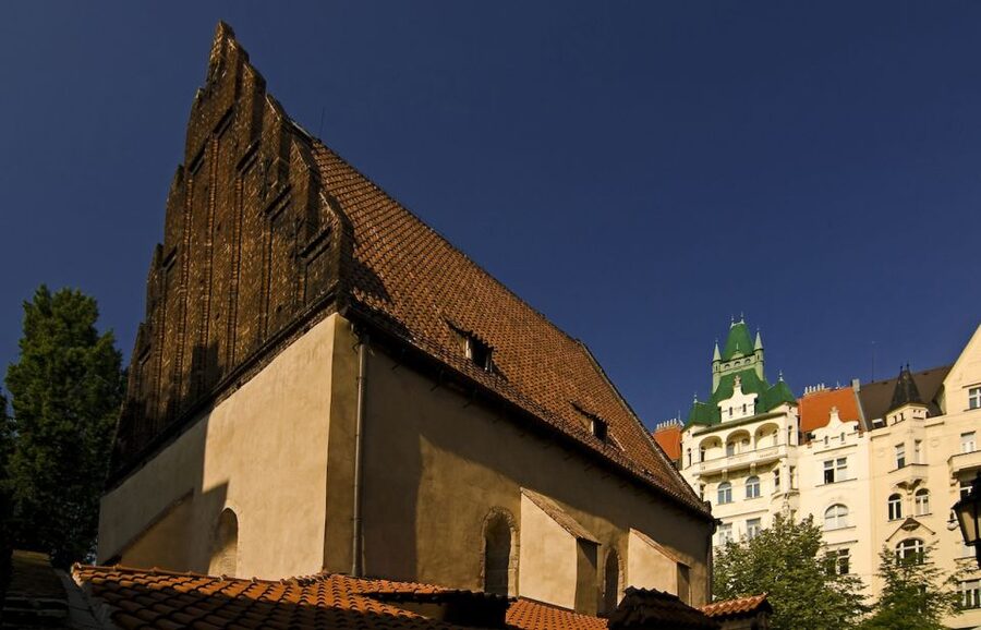 Prague Jewish Quarter Tour in French with Monuments Entrance - Entering Josefov From the Powder Tower, in French