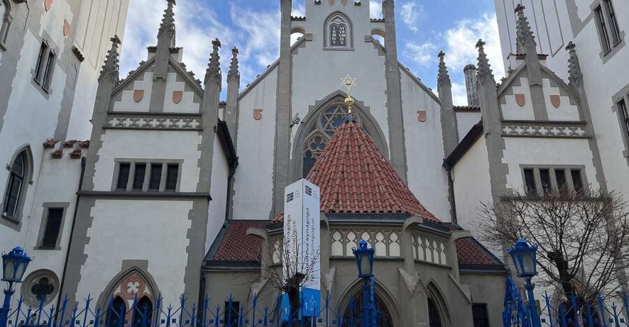 Prague: Jewish Town Guided Walking Tour - Following the Old Jewish Quarter on foot, in real time