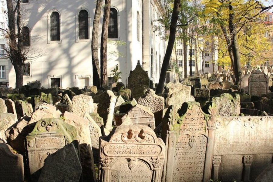Prague: Jewish Town Guided Walking Tour - Synagogue visits: Maisel, Spanish, and Pinkas