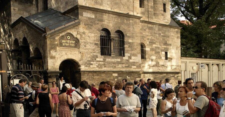 Prague: Jewish Town Walking Tour - Walking the Jewish Quarter Like a Real Local Story