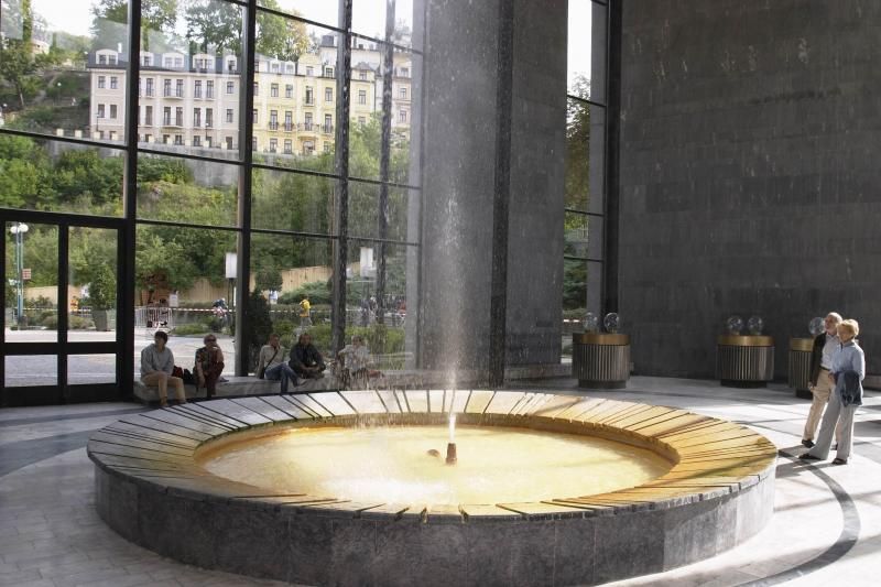 Prague: Karlovy Vary Tour with Lunch and Moser Museum Visit - Karlovy Vary and Vridlo: the spa town you reach from Prague