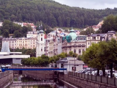 Karlovy Vary Tour with Lunch and Moser Museum Visit