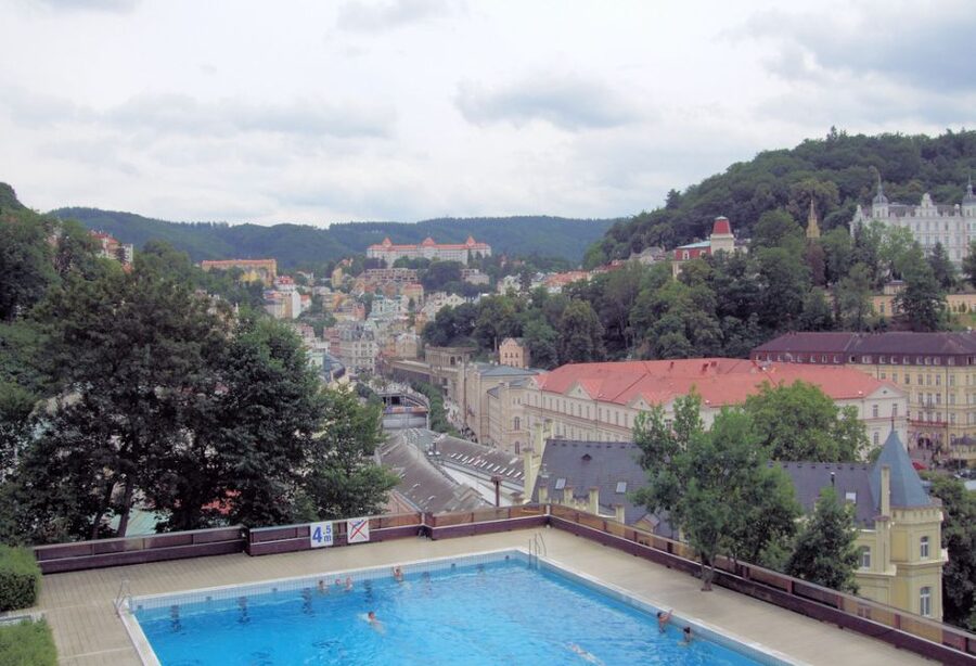 Prague: Karlovy Vary Tour with Lunch and Moser Museum Visit - Language, guide style, and the Peter factor