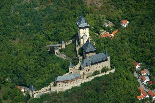 Prague: Karlštejn Castle Guided Tour with Entry Ticket - Karlštejn in 5 hours: what you really get for $80