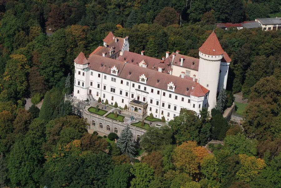 Prague: Karlštejn Castle Guided Tour with Entry Ticket - Pickup and ride time from Prague: how to avoid the usual confusion