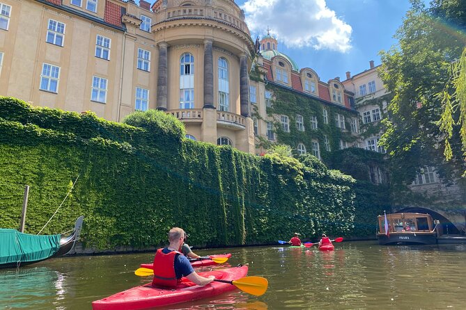 Prague Kayak Tour in City Center - 2 hours - Little Venice channel and the monuments you catch from the water