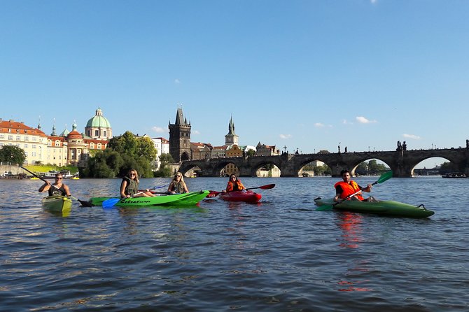 Prague Kayak Tour in City Center - 2 hours - Safety, teaching, and why the guide matters in a group of 15