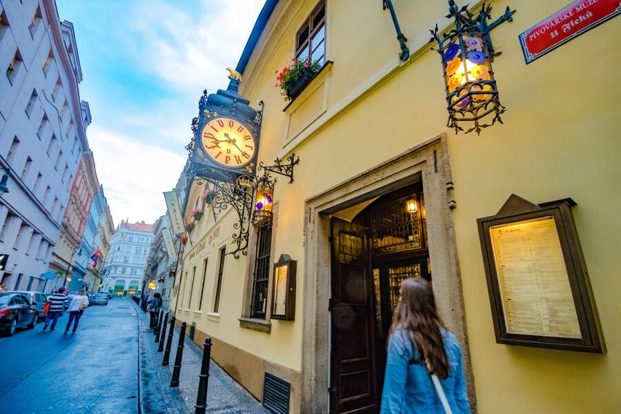 Prague: Legendary Beer Tour with Dinner - Who this Prague beer tour is best for