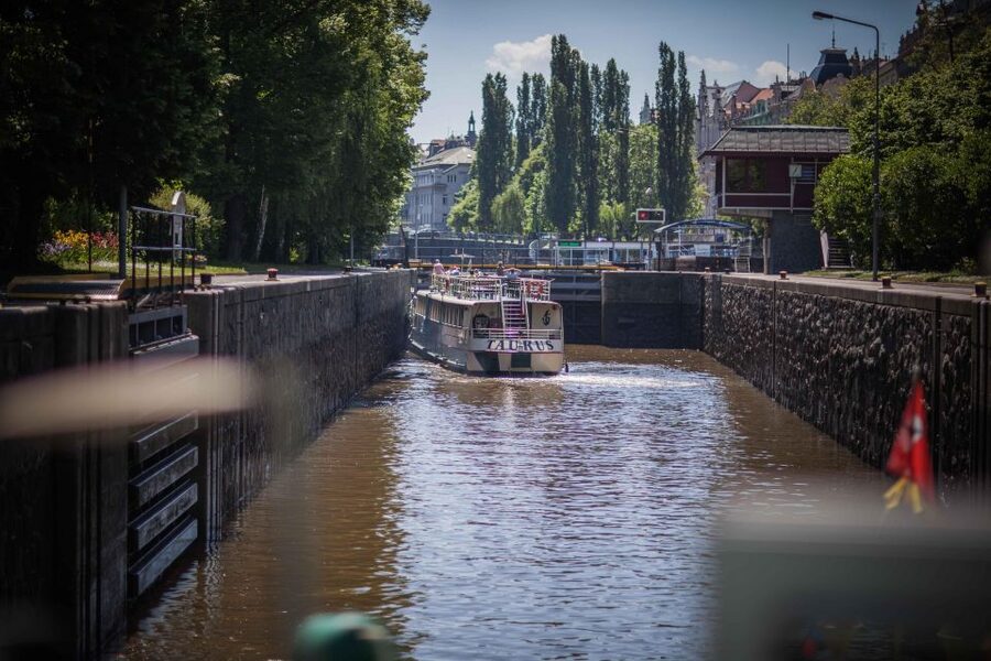 Prague: Lunch Cruise on Vltava River with open Buffet - The Open Buffet Lunch: What’s Actually On the Menu