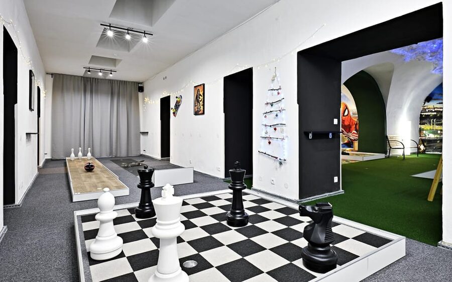 Prague: Mazemania Miniature Golf Experience - Your Game Plan, From Starting Time to a Full 18-Hole Round