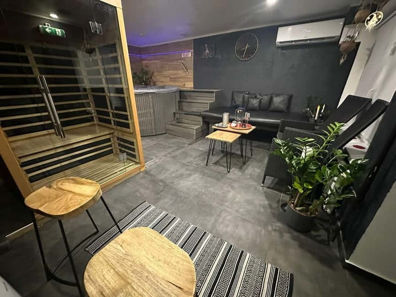 Prague: Modern Private Spa with Jacuzzi and/or Sauna - Why This Prague Private Spa Feels Different Than a Public Sauna