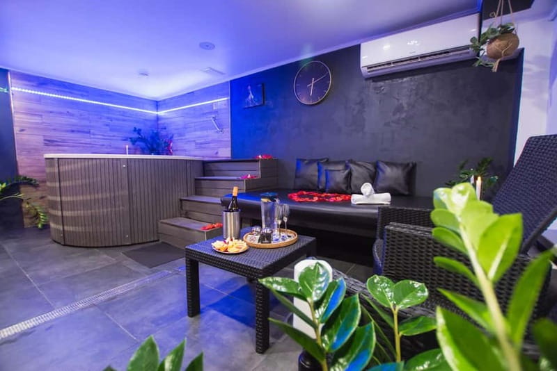 Prague: Modern Private Spa with Jacuzzi and/or Sauna - Two Hours Inside: From Check-In to Jacuzzi Lights Out