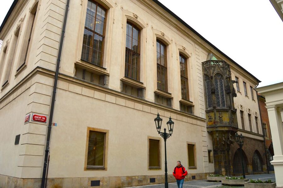 Prague: National Museum Ticket & Online Audioguide City Tour - Old Town Square and the Astronomical Clock: how the audio turns landmarks into meaning