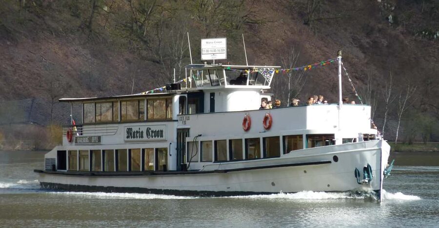 Prague: New Year's Eve Cruise through Midnight - Prague Castle and Charles Bridge from the water: the views you’ll remember