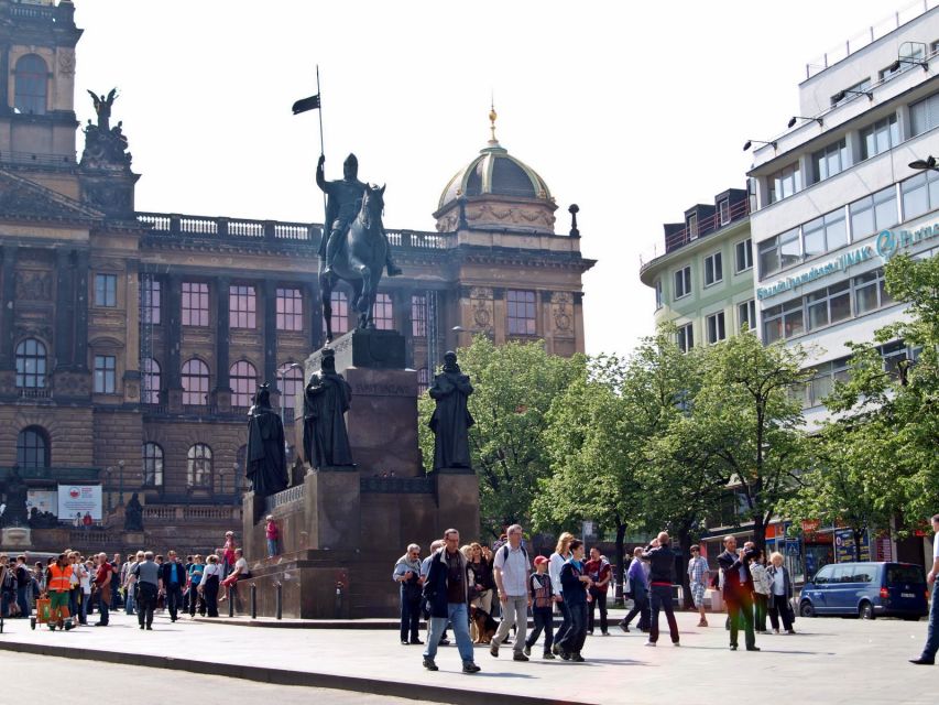 Prague: Old, New, and Jewish Towns Guided Walking Tour - Starting in front of Česká Národní Banka, your walking tour compass