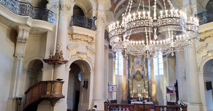 Prague: Old Town and Classical Concert Tour - Jewish Quarter context, and how the guide connects past to present