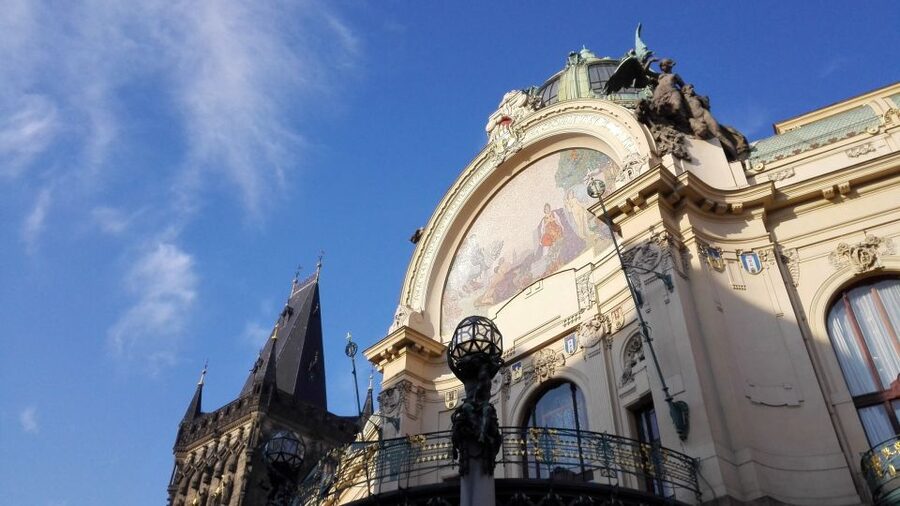 Prague: Old Town and Classical Concert Tour - Meeting at Old Town Square, and how the tour actually starts