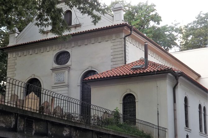 Prague Old Town and Jewish Quarter 90 minutes Guided Tour - Price and value: what $22.83 buys you