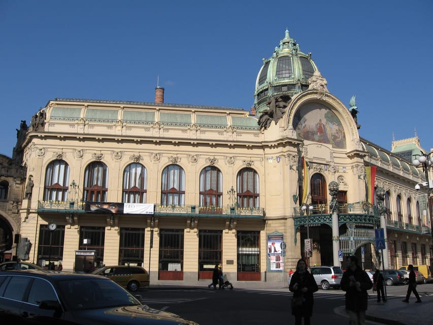 Prague: Old Town and Jewish Quarter Guided Walking Tour - Josefov synagogues and the Old Jewish Cemetery, with a ticket reality check