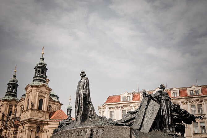 Prague: Old Town and Jewish Quarter Walking Tour - Josefov’s Jewish Quarter: key synagogue sites and the cemetery
